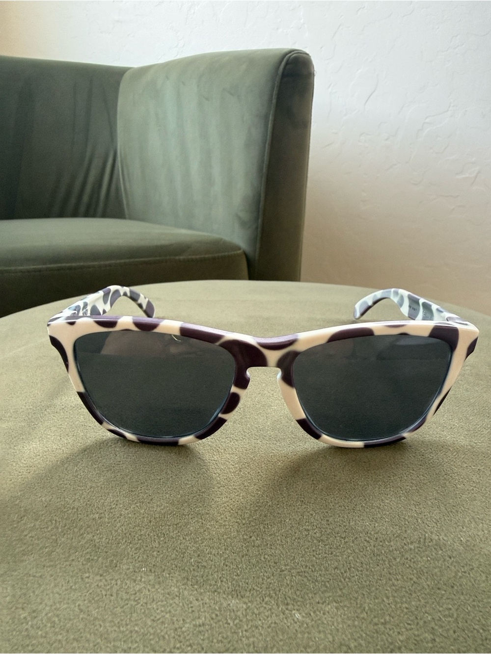Collectors Oakley Frogskins in limited-edition Dalmatian - Picture 2 of 6